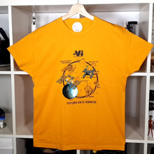 Cargar imagen en el visor de la galería, Camiseta con Realidad Aumentada: Futuro espacial