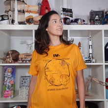 Cargar imagen en el visor de la galería, Camiseta con Realidad Aumentada: Futuro espacial