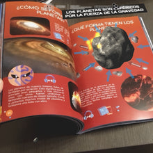 Cargar imagen en el visor de la galería, Libro "Descubre el Universo con la Astronauta LiLi". Contiene Realidad Aumentada (AR) e imágenes 3D