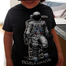 Cargar imagen en el visor de la galería, Camiseta con Realidad Aumentada: Astronauta