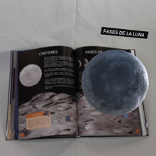 Cargar imagen en el visor de la galería, Descubre el Universo con la Astronauta LiLi: Libro con Realidad Aumentada e imágenes 3D:
