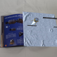 Cargar imagen en el visor de la galería, Libro "Descubre el Universo con la Astronauta LiLi". Contiene Realidad Aumentada (AR) e imágenes 3D
