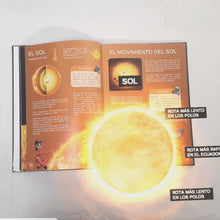 Cargar imagen en el visor de la galería, Libro "Descubre el Universo con la Astronauta LiLi". Contiene Realidad Aumentada (AR) e imágenes 3D