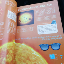 Cargar imagen en el visor de la galería, Libro "Descubre el Universo con la Astronauta LiLi". Contiene Realidad Aumentada (AR) e imágenes 3D