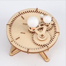 Cargar imagen en el visor de la galería, Telurio de madera - Movimiento de rotación, traslación y eclipses