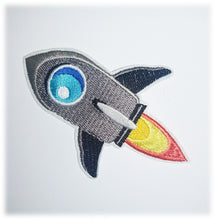 Cargar imagen en el visor de la galería, Parche para ropa: Cohete gris