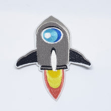 Cargar imagen en el visor de la galería, Parche para ropa: Cohete gris