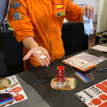 Cargar imagen en el visor de la galería, Space HomeSchooling aprende desde casa sobre el espacio, la luna y la exploración espacial.
