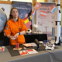 Cargar imagen en el visor de la galería, Space HomeSchooling aprende desde casa sobre el espacio, la luna y la exploración espacial.
