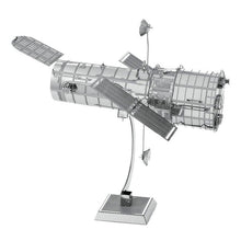 Cargar imagen en el visor de la galería, Telescopio espacial Hubble  de metal
