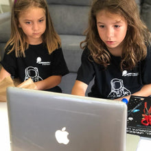 Cargar imagen en el visor de la galería, Space HomeSchooling aprende desde casa sobre el espacio, la luna y la exploración espacial.
